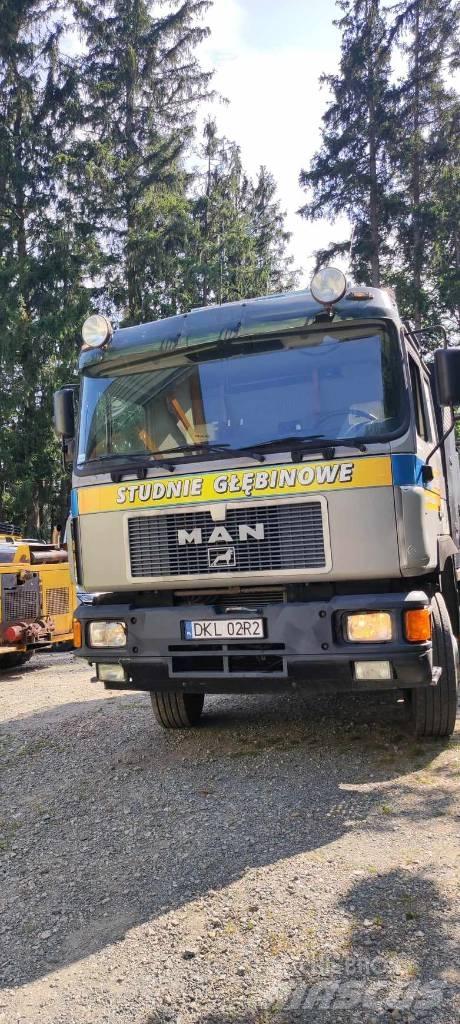 MAN 26.422 Camion plateau