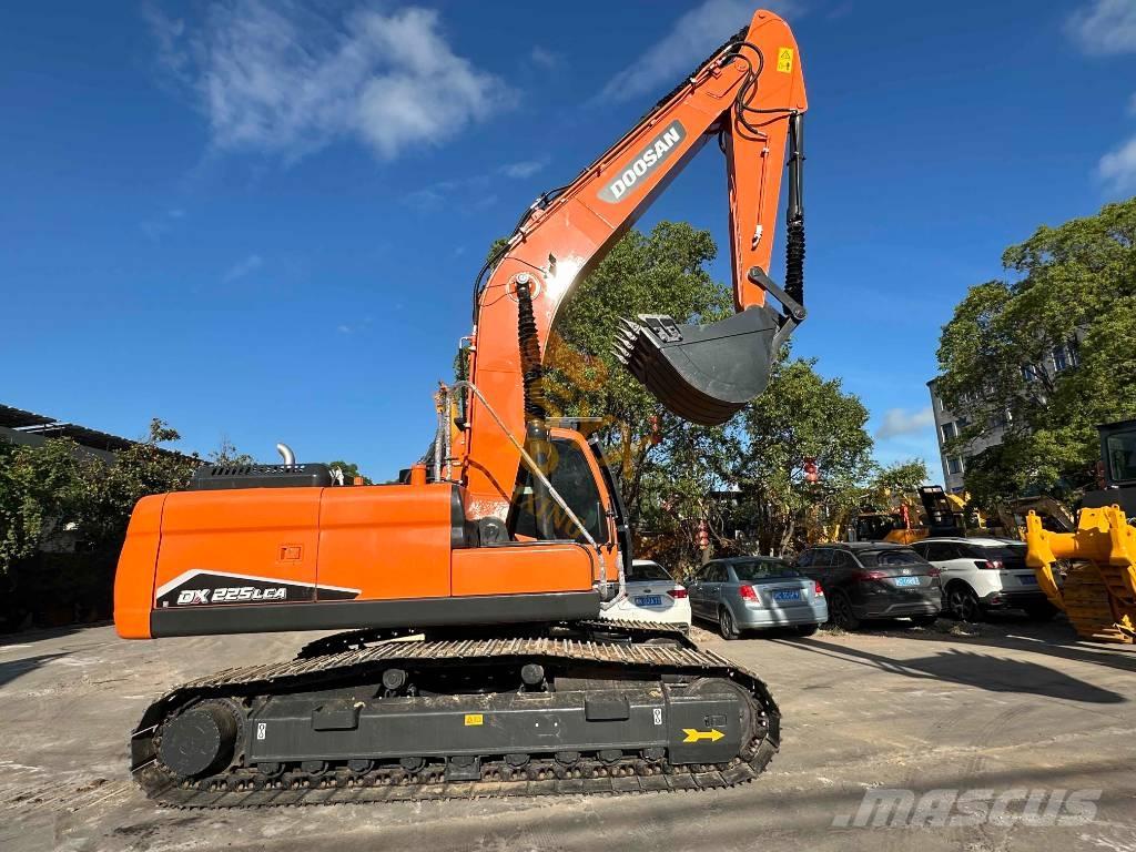 Doosan DX 225 LC Pelle sur chenilles