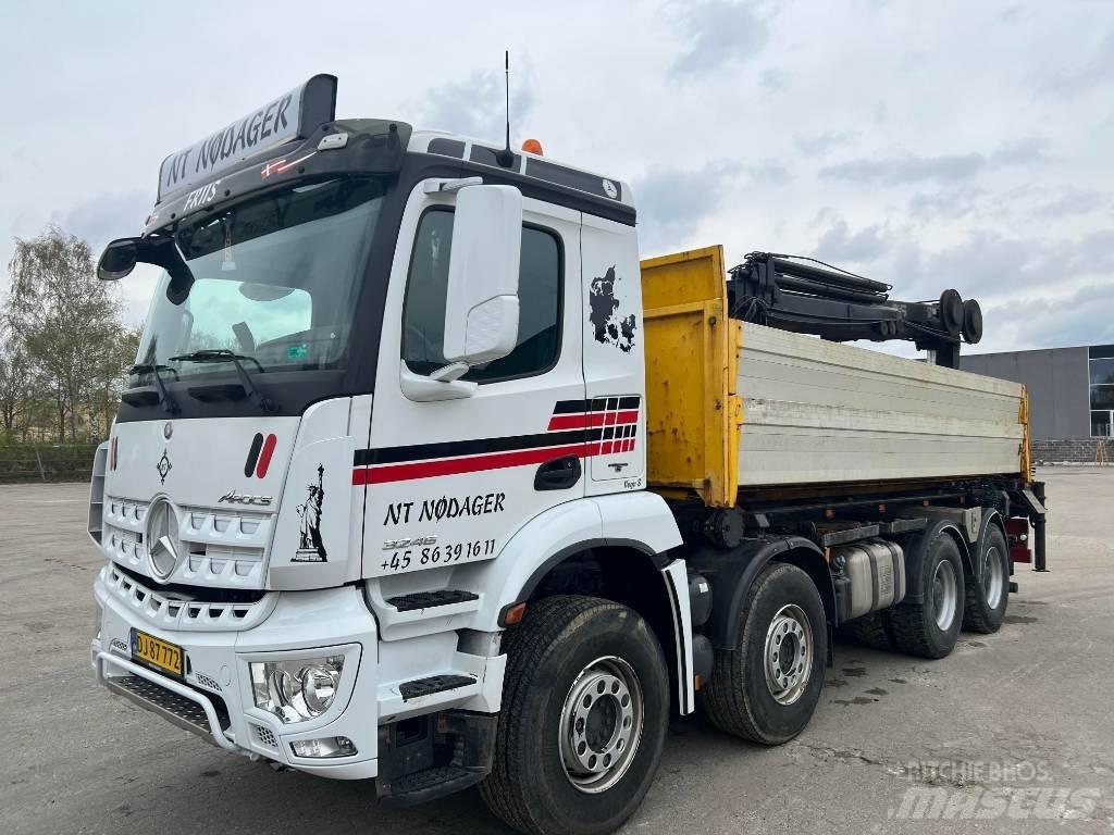 Mercedes-Benz 3246 Camion plateau ridelle avec grue