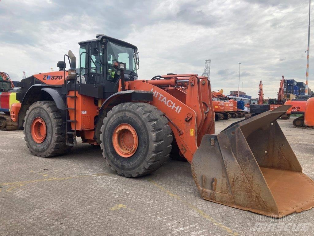 Hitachi ZW370-5B Chargeuse sur pneus