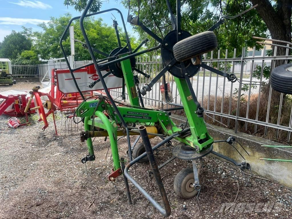 Deutz-Fahr 5221 Rateau faneur