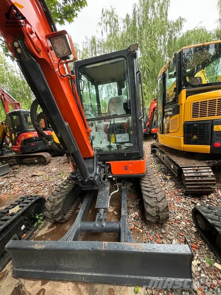 Hitachi U35 Mini pelle < 7t