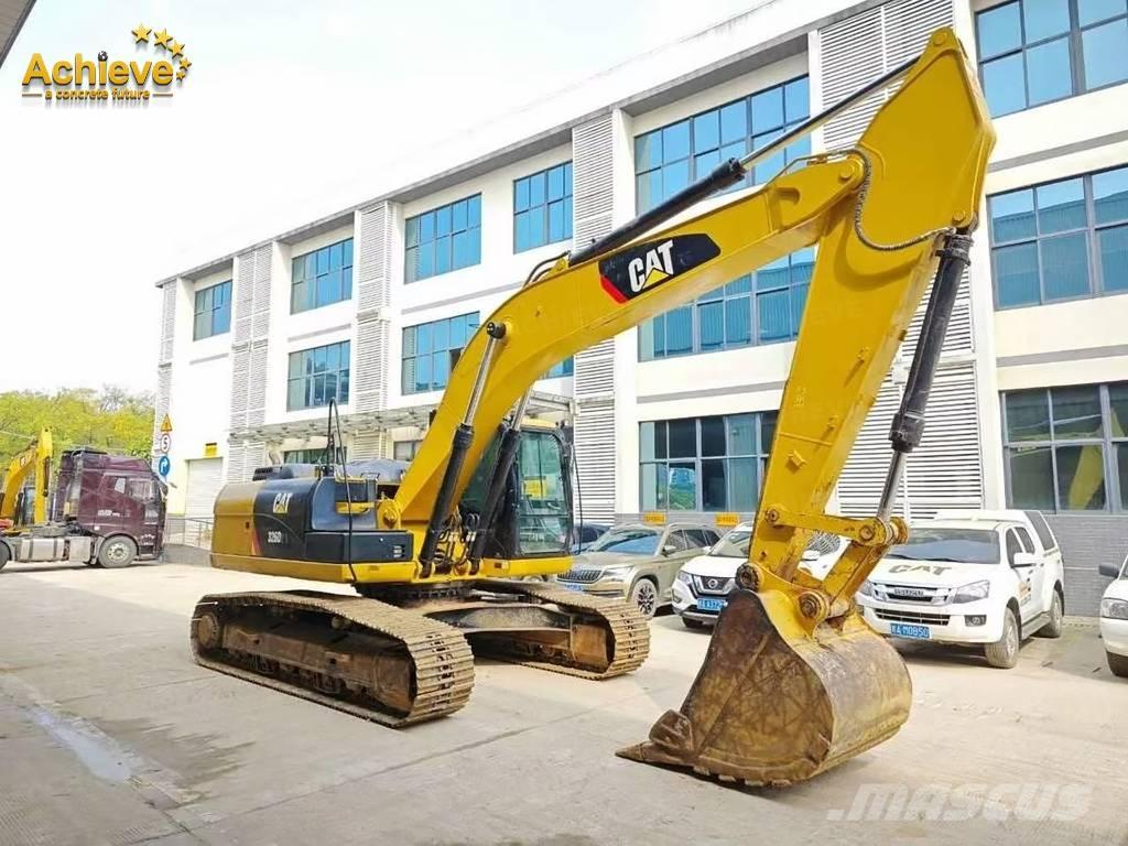 CAT 326D2L Pelle sur chenilles