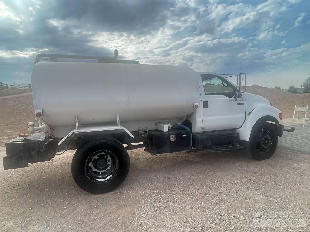 Ford F 750 XLT Camion citerne à eau