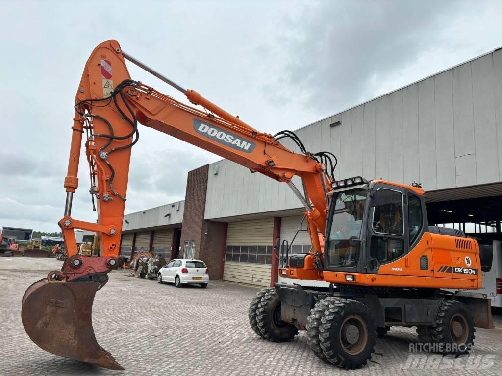 Doosan DX 190 W Pelle sur pneus
