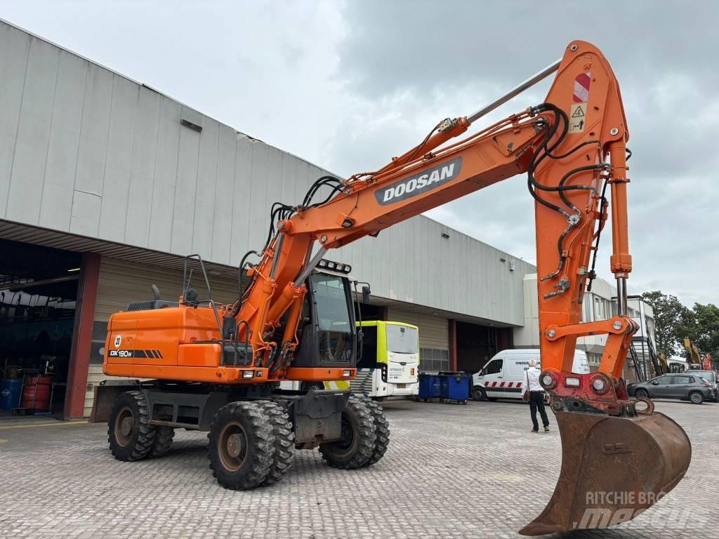 Doosan DX 190 W Pelle sur pneus