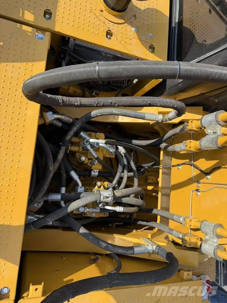 CAT 349 D L Pelle sur chenilles