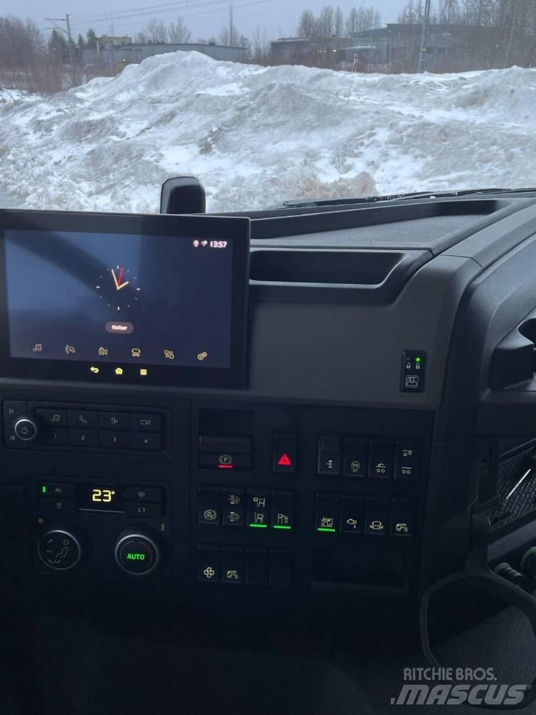 Volvo FM 500 Camion plateau ridelle avec grue