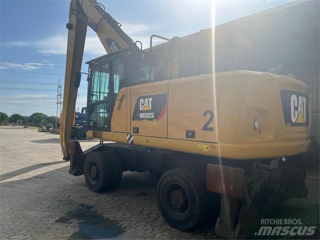CAT MH3026 Pelle sur pneus