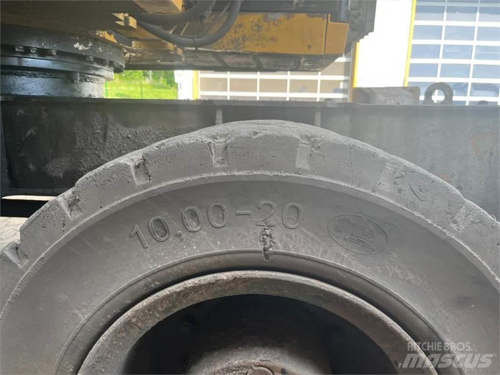 CAT MH3026 Pelle sur pneus