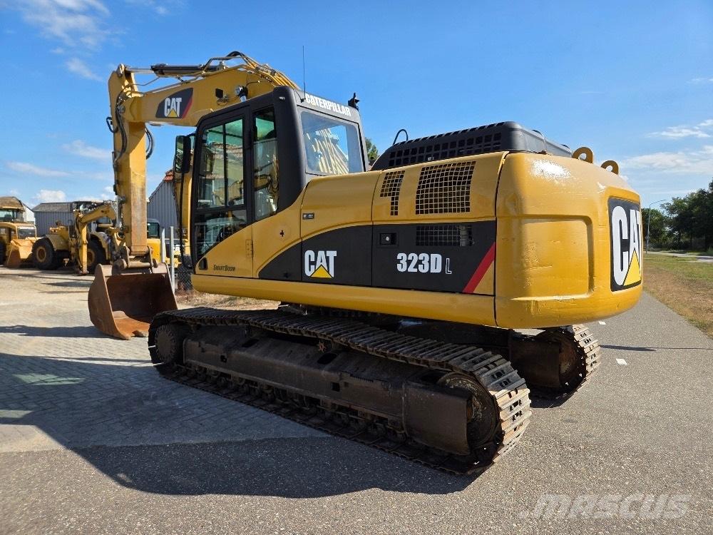 CAT 323DL Pelle sur chenilles