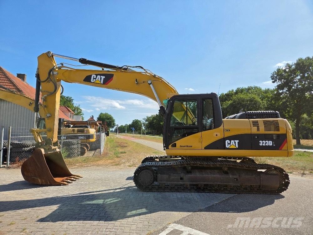 CAT 323DL Pelle sur chenilles