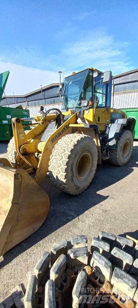 Komatsu WA 200 PT-5 Chargeuse sur pneus