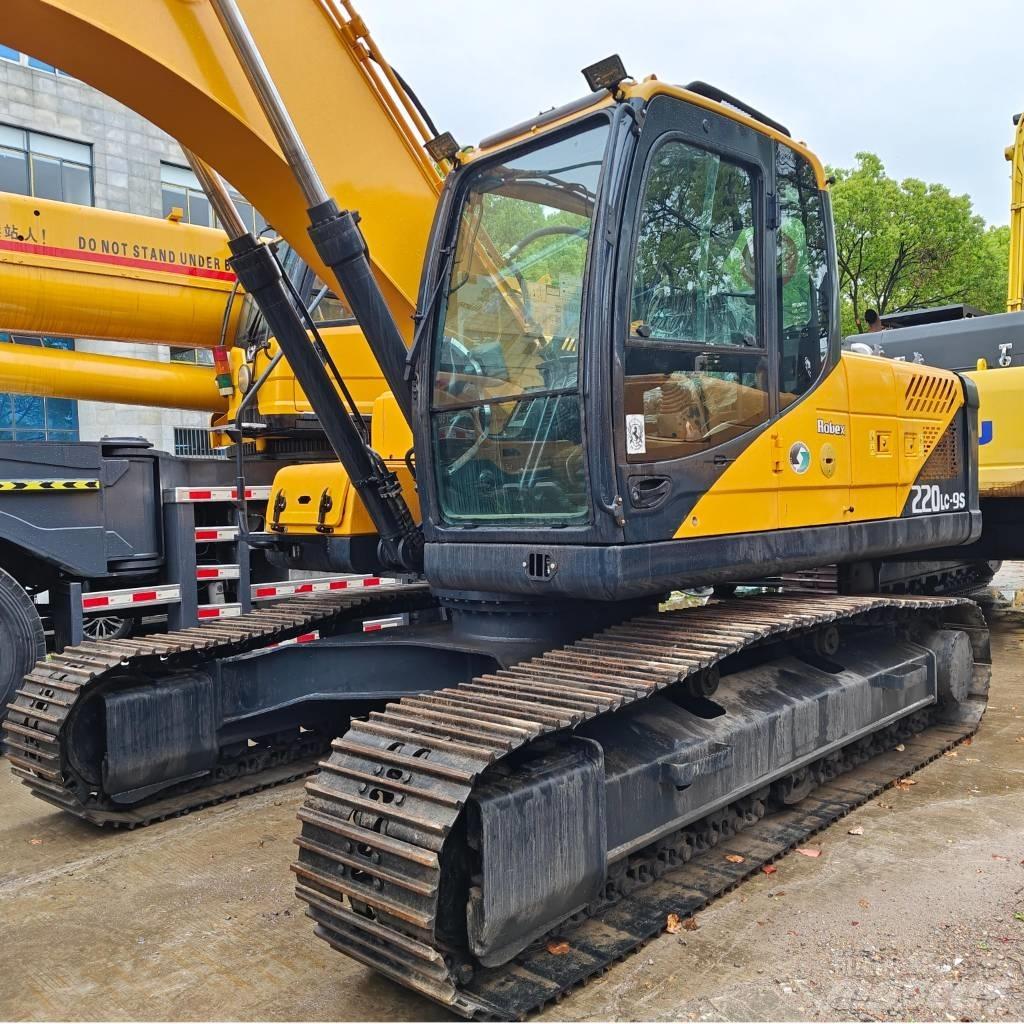 Hyundai R220LC-9S Pelle sur chenilles