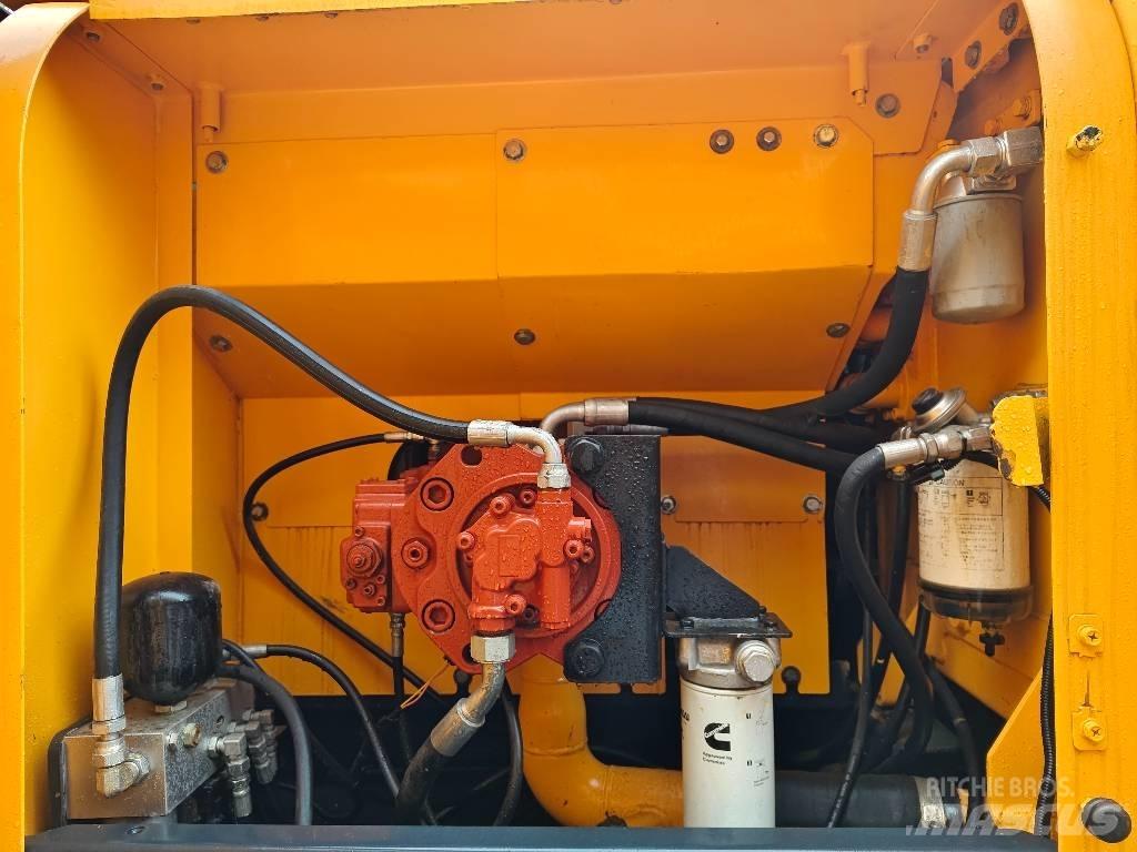 Hyundai R220LC-9S Pelle sur chenilles