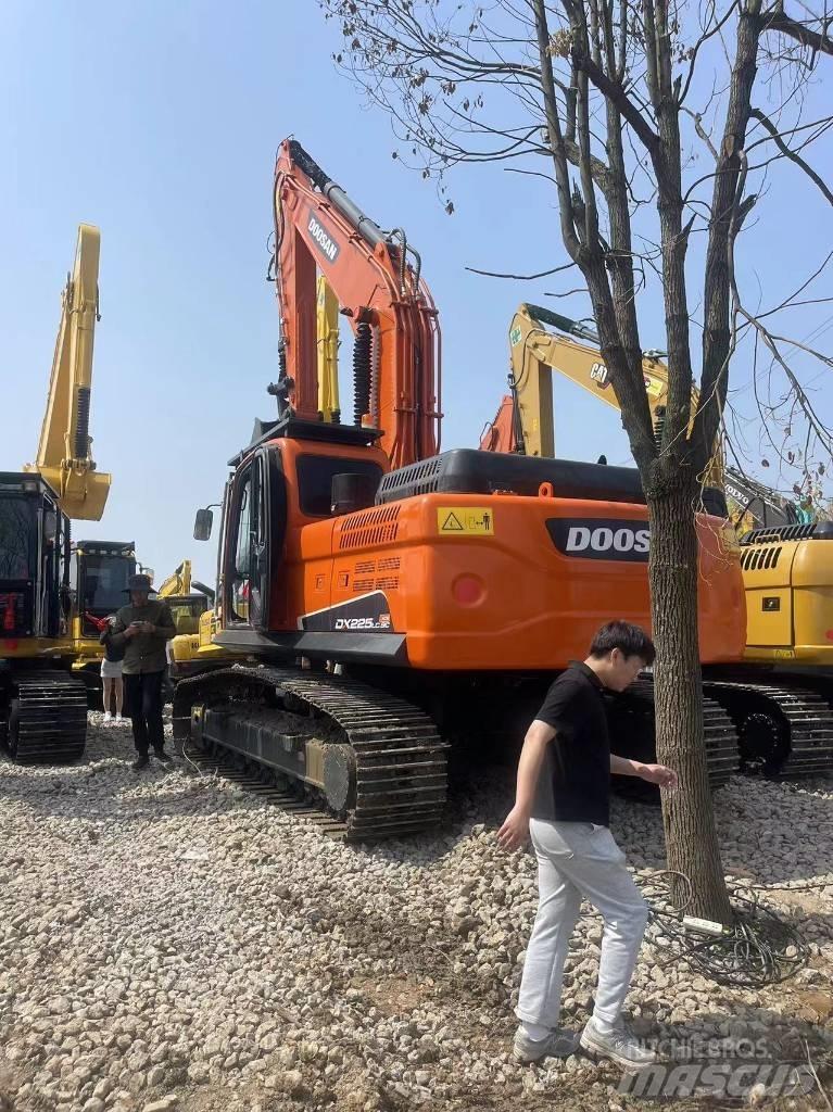 Doosan DX 225LC-9C Pelle sur chenilles