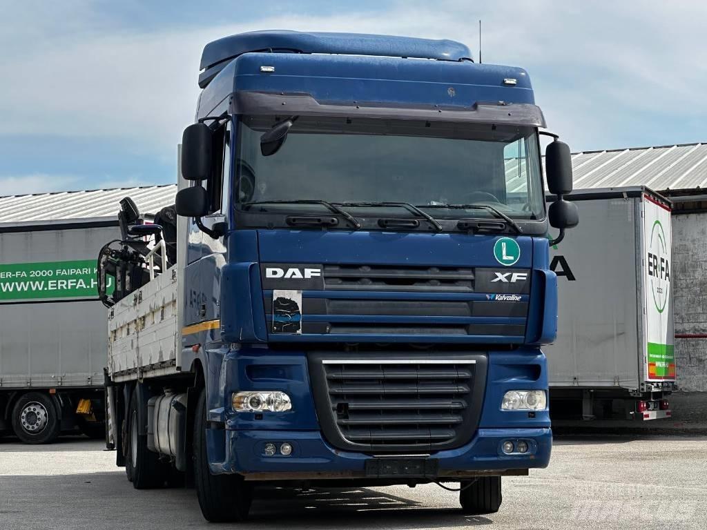 DAF XF 105.460 Camion plateau ridelle avec grue