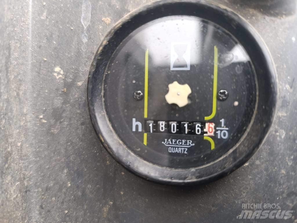 CASE 788 P Pelle sur pneus