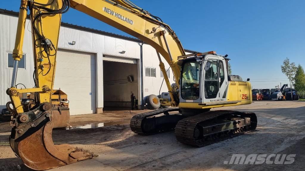 New Holland E 215 B Pelle sur chenilles