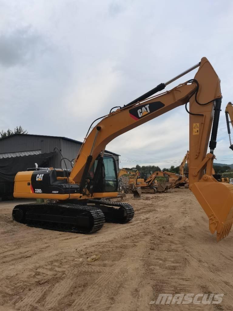 CAT 320D Pelle sur chenilles