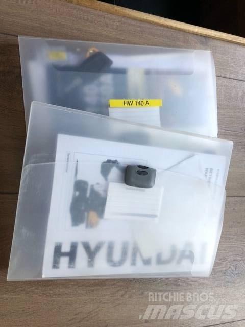 Hyundai HW 140 A Pelle sur pneus