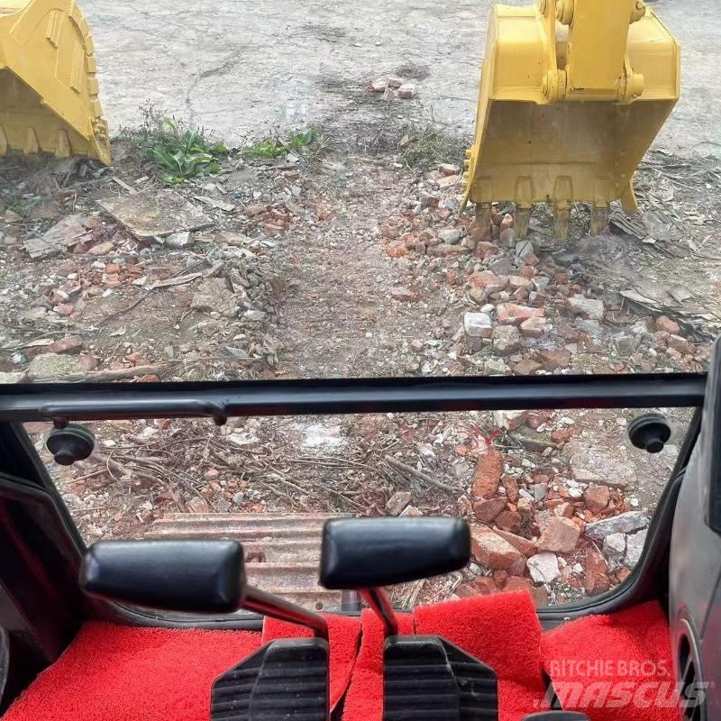 Komatsu PC 138 Pelle sur chenilles