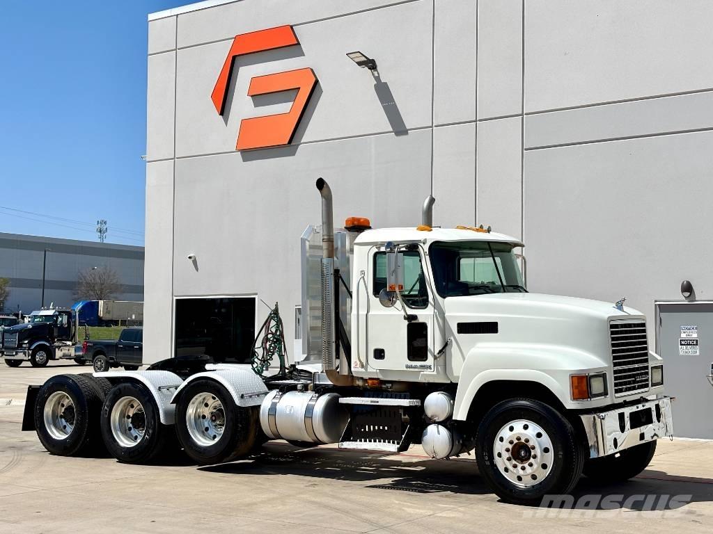 Mack CHU 613 Tracteur routier