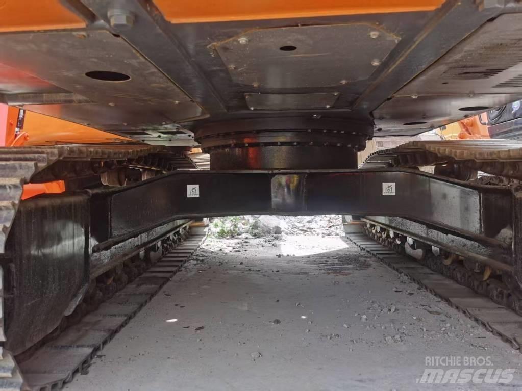 Hitachi ZX 200 Pelle sur chenilles