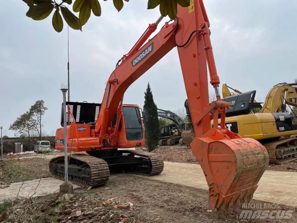 Doosan DH225LC-9E Pelle sur chenilles