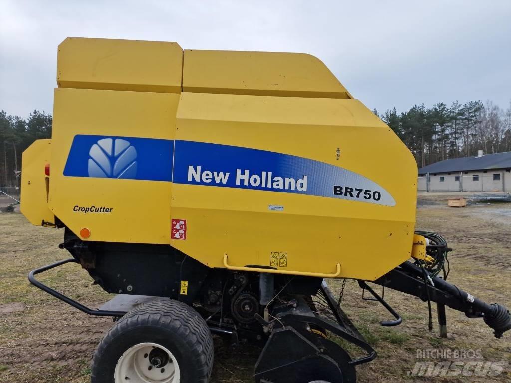 New Holland BR 750 Presse à balle ronde