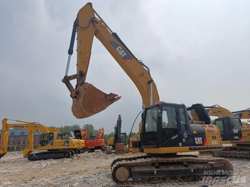 CAT 323D2L Pelle sur chenilles