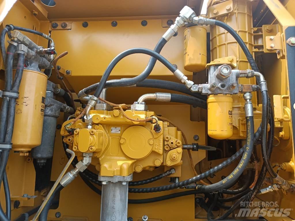 CAT 323D2L Pelle sur chenilles