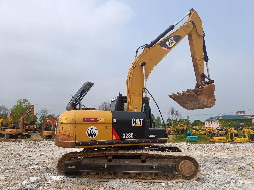 CAT 323D2L Pelle sur chenilles