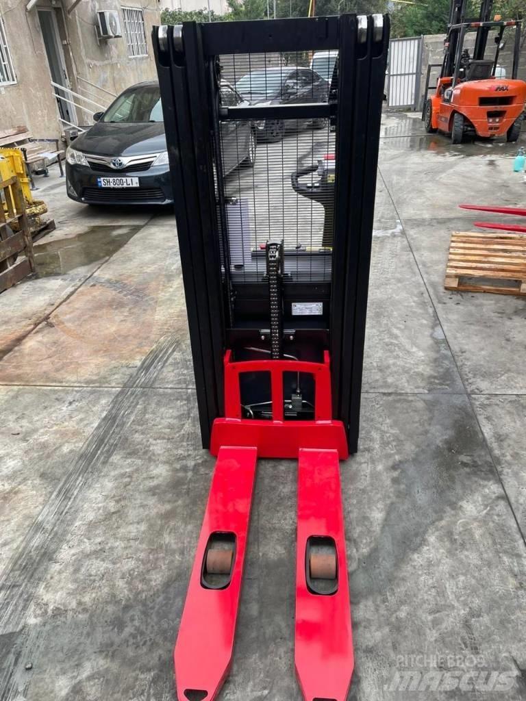 Hyster S 1.2 Gerbeur accompagnant