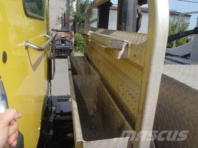 Kenworth T 880 Camion plateau ridelle avec grue