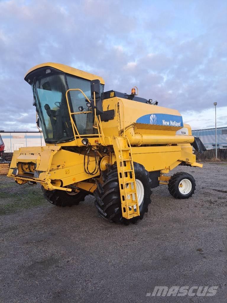 New Holland TC 54 Moissonneuse batteuse
