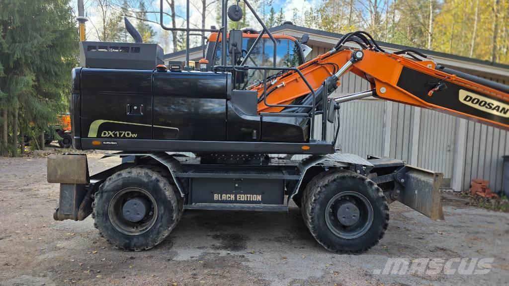 Doosan DX 170 W Pelle sur pneus