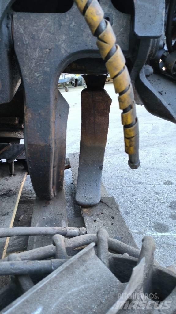 Komatsu 350 Abatteuse