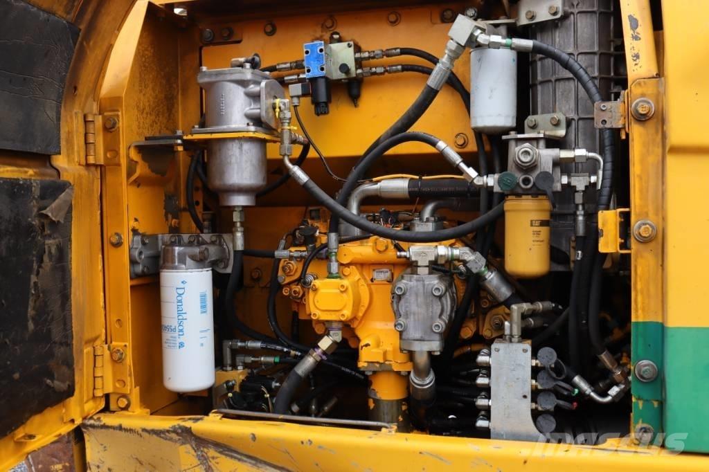 CAT 323 D Pelle sur chenilles