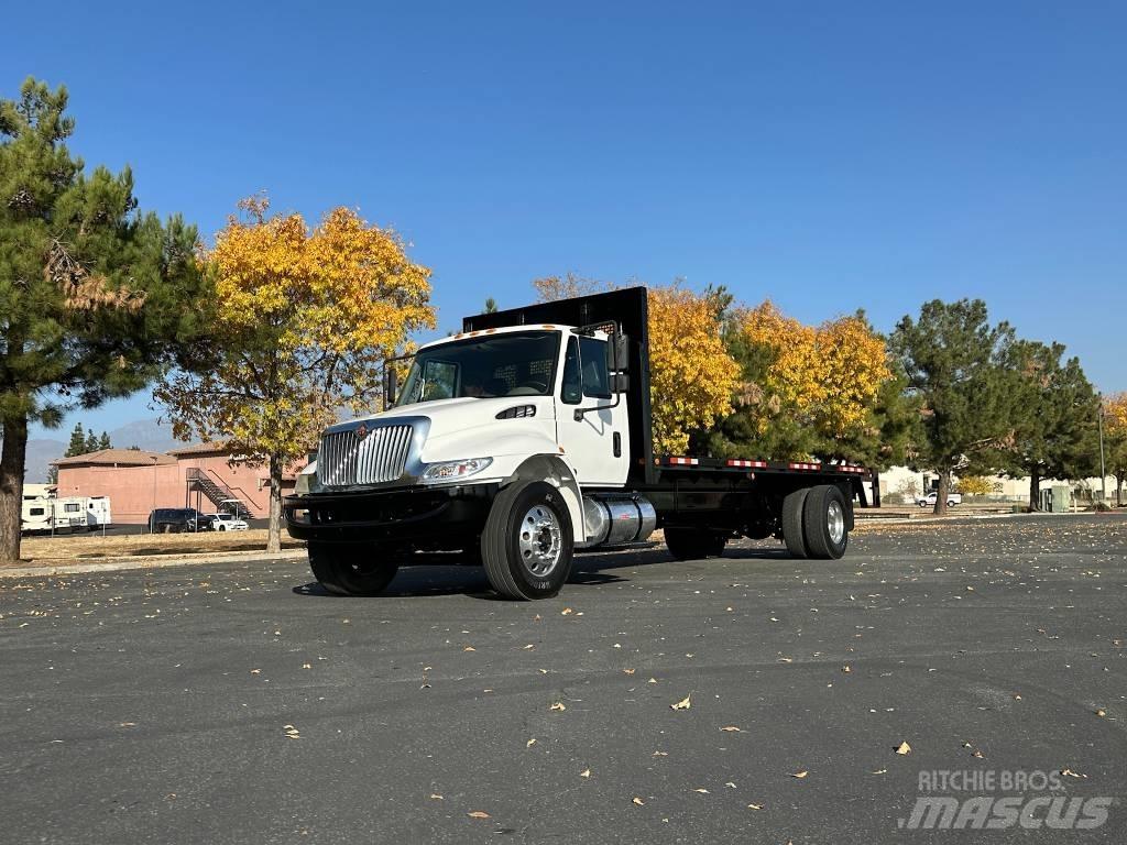 International 4300 Camion plateau