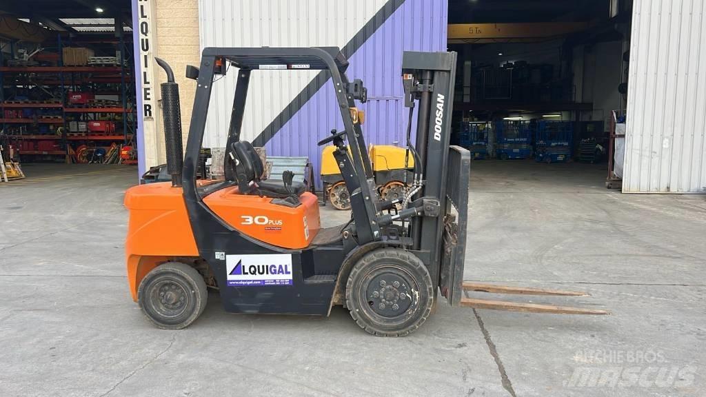 Doosan D 30 G Chariots diesel