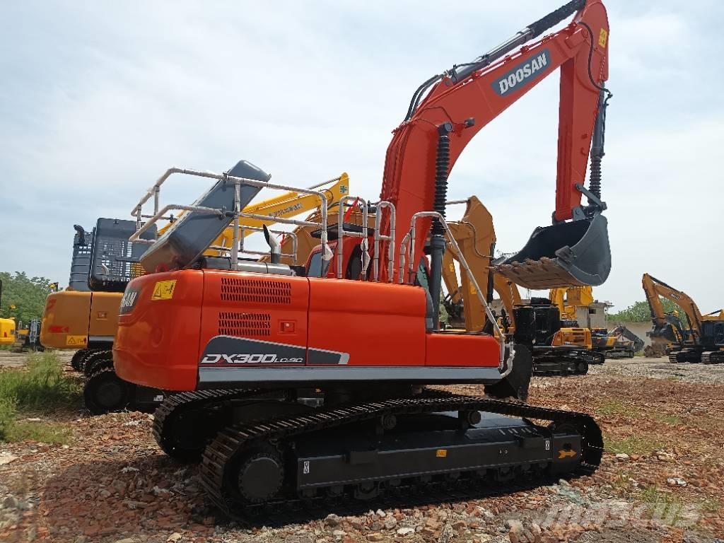 Doosan DX 300 Pelle sur chenilles
