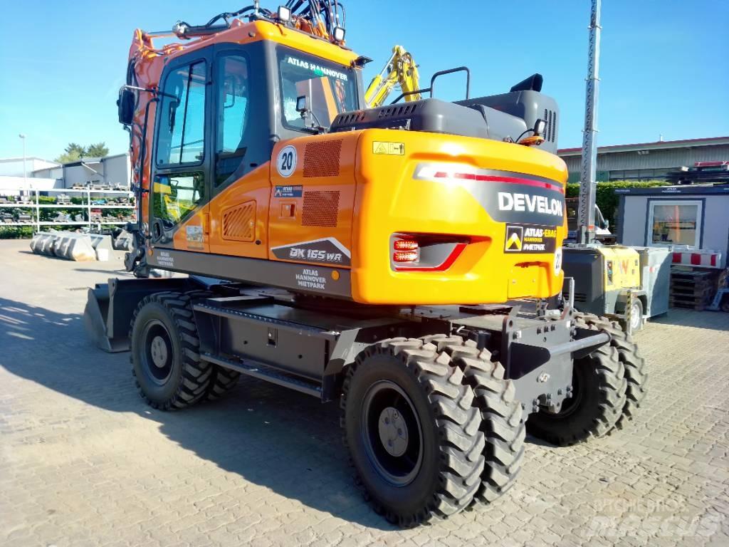 Develon DX 165 WR-7 Pelle sur pneus