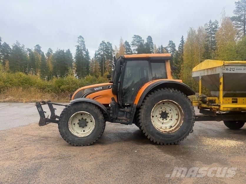 Valtra N142 Tracteur
