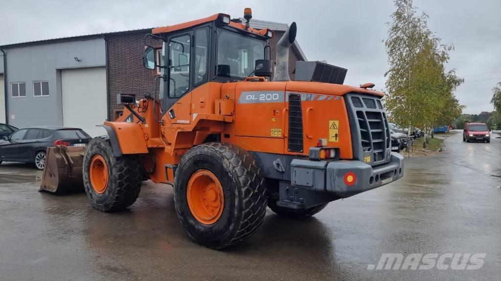 Doosan DL 200-3 Chargeuse sur pneus