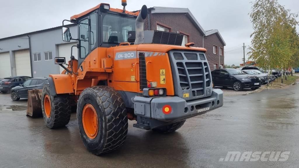 Doosan DL 200-3 Chargeuse sur pneus