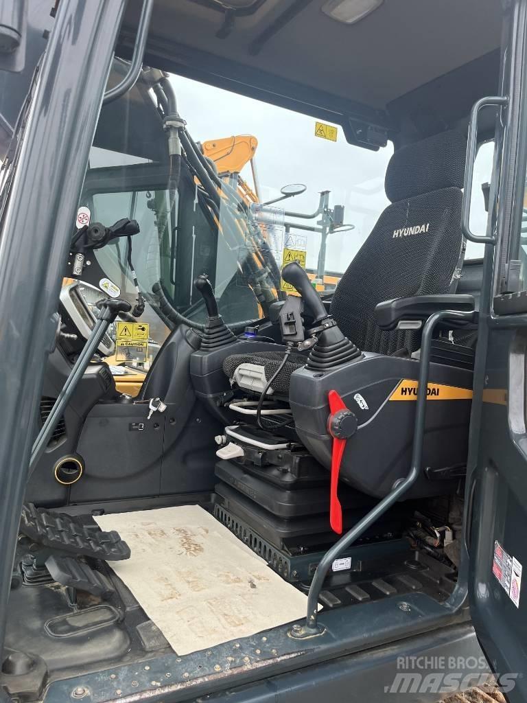 Hyundai HX 220 Pelle sur chenilles