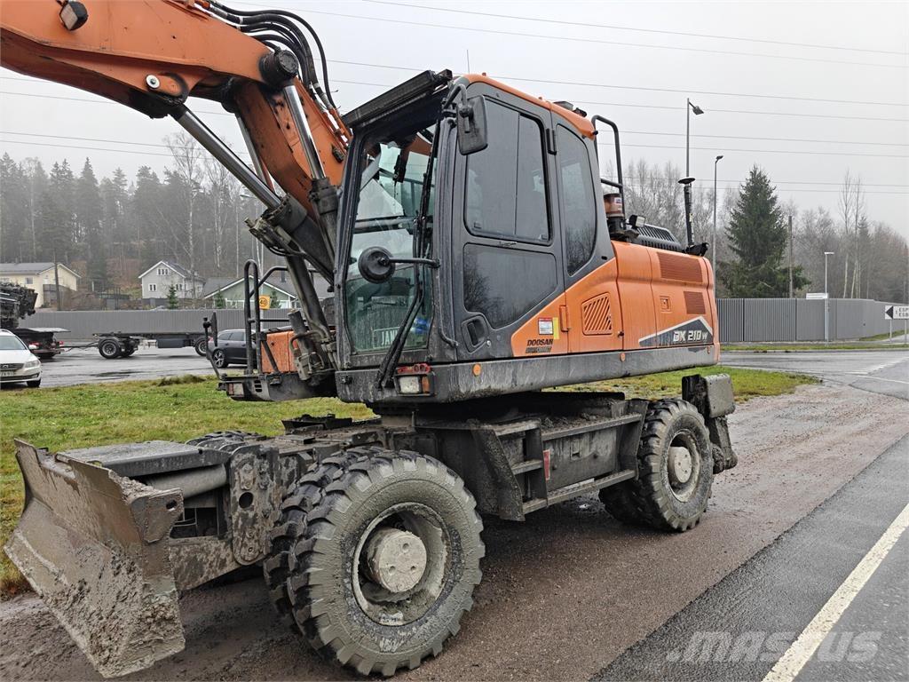Doosan DX 210 W-7 Pelle sur pneus