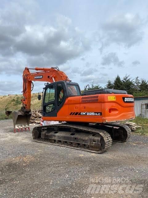 Doosan DX 225 NLC Pelle sur chenilles