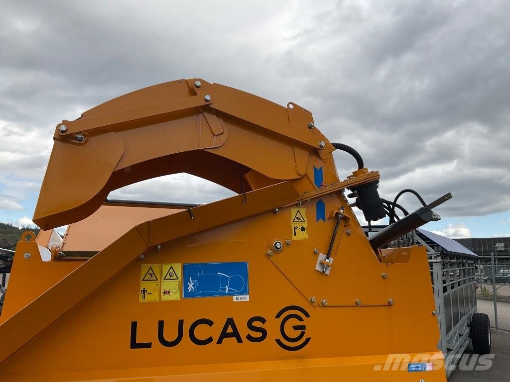 Lucas Castor + R 20 Dérouleuse, pailleuse